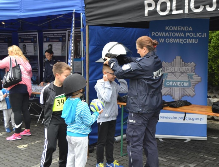 Public Relations. Policjo, robisz to źle...