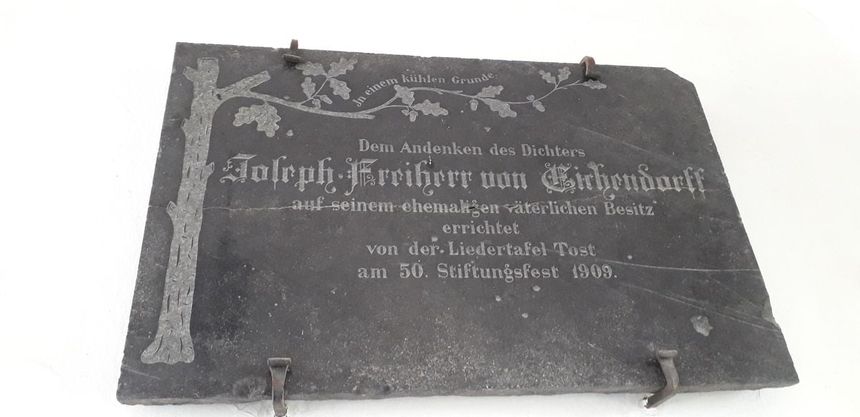 Tablica ku czci Eichendorffa na zamku w Toszku.