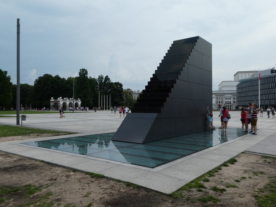Pomnik Ofiar Tragedii Smoleńskiej. Fot. Flickr