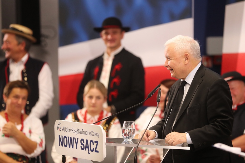 Jarosław Kaczyński podczas spotkania z mieszkańcami miasta. Źródło: PAP/Grzegorz Momot