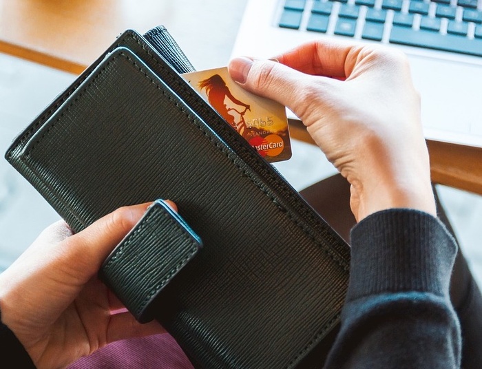 Fałszywe sklepy internetowe. Sprawdź jak się ochronić