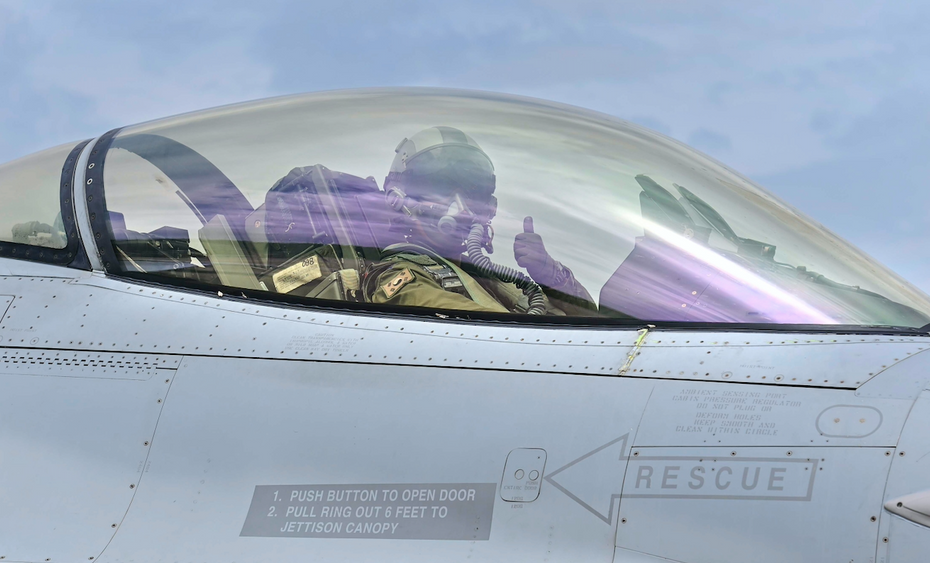 na zdjęciu: samolot F-16. fot. PAP/EPA.