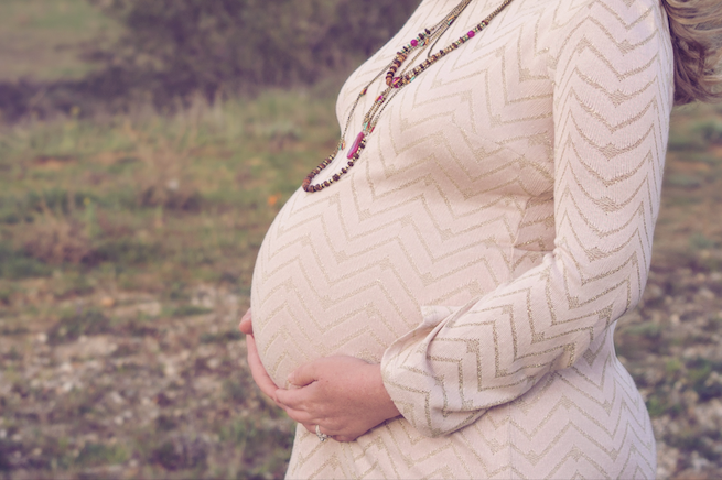 na zdjęciu: kobieta w ciąży, zdjęcie ilustracyjne. fot. pxhere.com