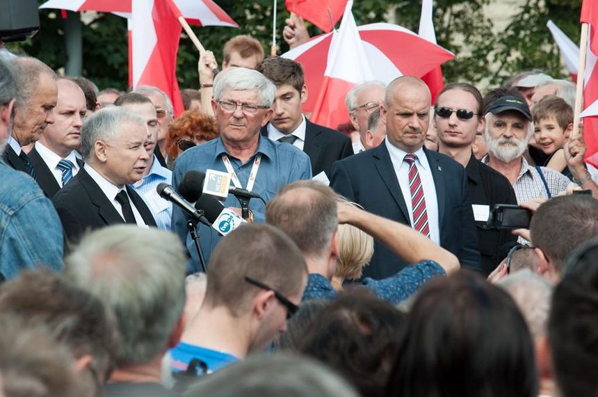 Jarosław Kaczyński przemawia do zgromadzonych