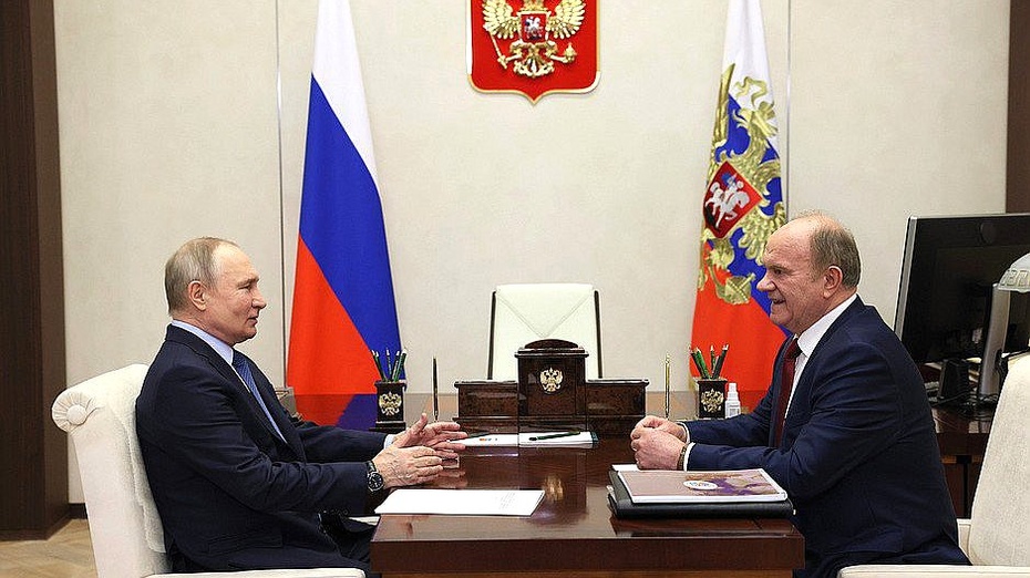 Władimir Putin i Giennadij Ziuganow, szef frakcji komunistów. Fot. Duma Państwowa