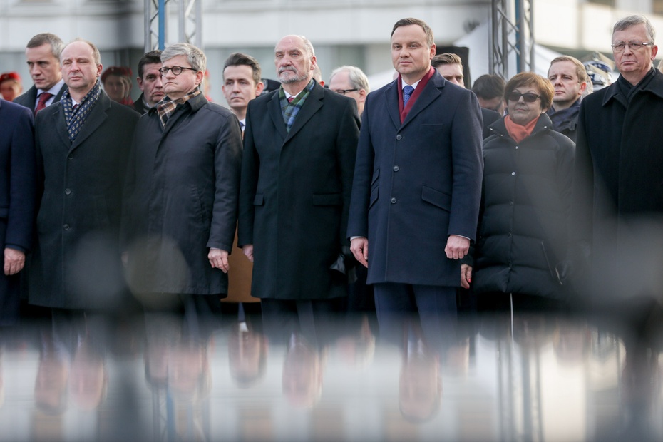 Andrzej Duda i Antoni Macierewicz podczas obchodów Święta Niepodległości w 2016 r., fot. bbn.gov.pl