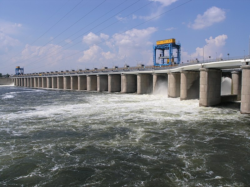 Tama w kachowskiej elektrowni wodnej na Dnieprze, fot. Wikipedia