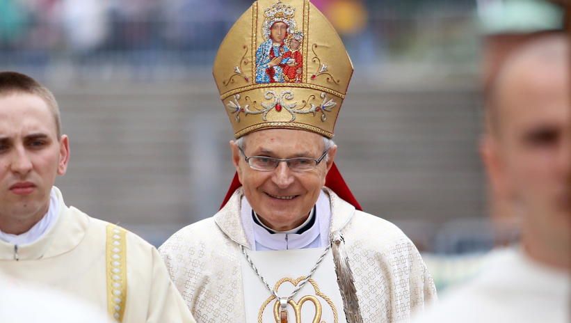 Biskup Antoni Długosz przeprosił za swoje słowa na temat "grzeszących księży". Fot. PAP/Waldemar Deska