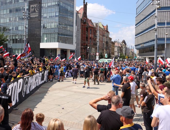 Protesty Konfederacji i kontrmanifestacje w całej Polsce. Spór o imigrację narasta