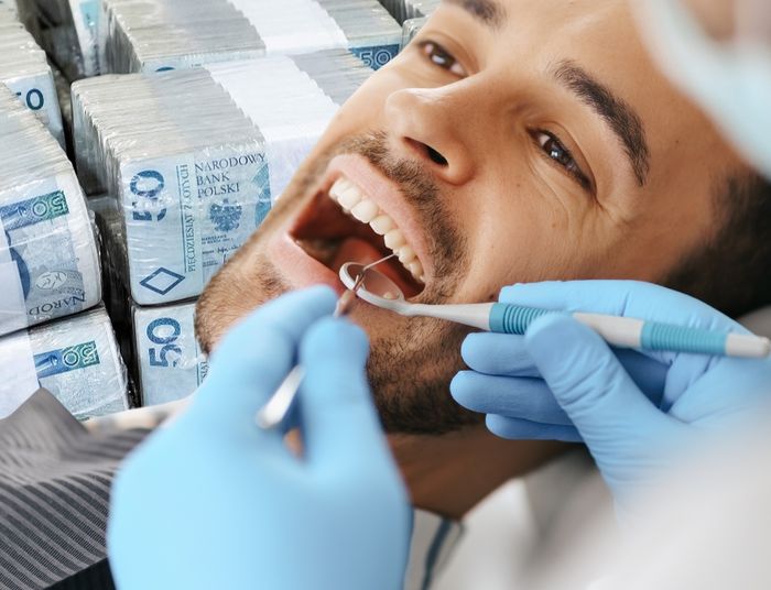 Strach iść do dentysty. Nie z powodu bólu, a horrendalnych cen