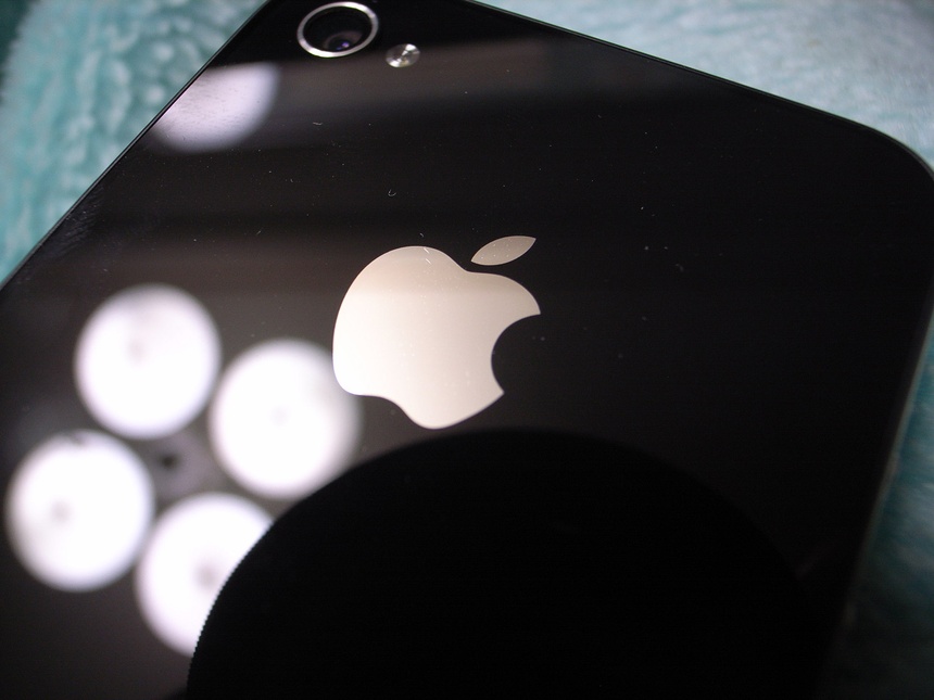 Według najnowszych danych, z telefonów firmy Apple korzysta ponad połowa Amerykanów. (fot. Flickr)