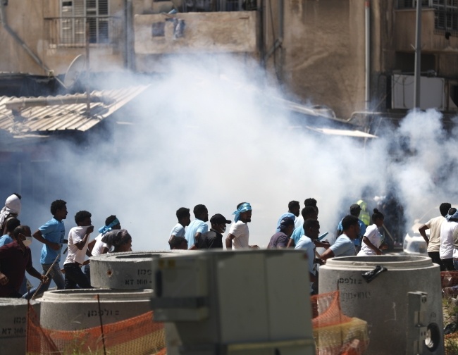 Imigranci z Erytrei starli się w Tel Awiwie z izraelską policją, fot. PAP/EPA/ATEF SAFADI
