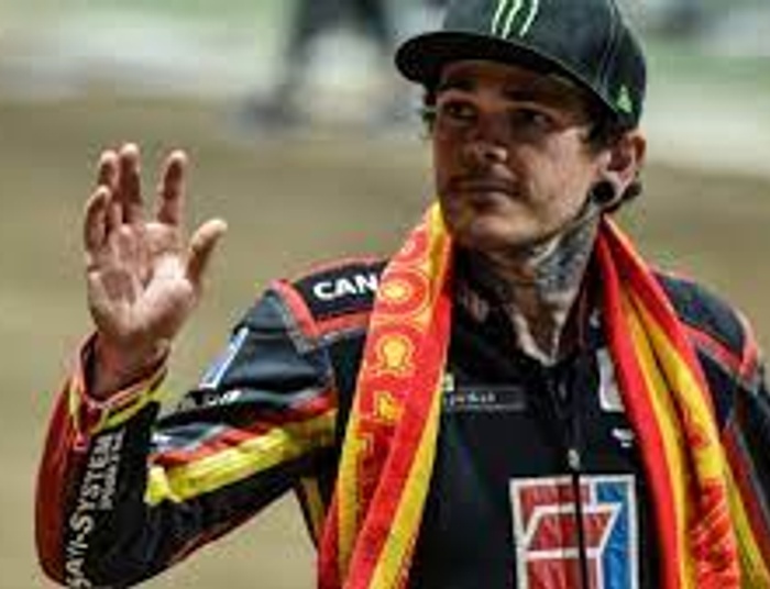 POBUDKA SPADOCHRONIARZA WOFFINDENA I ZIMNA WODA Z BECZKOWOZU