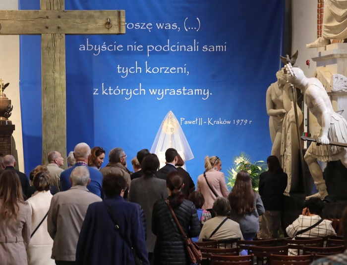 Groby Pańskie w Polsce nawiązują do aktualnej sytuacji w kraju i na świecie (zdjęcia)