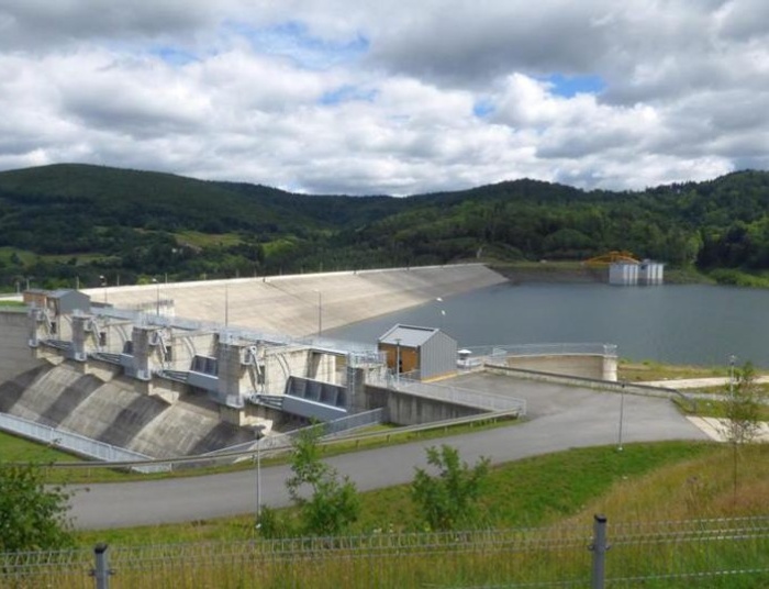 Jezioro Mucharskie gnije - elektrownia nadal nie działa, zmarnowano dziesiątki milionów zł