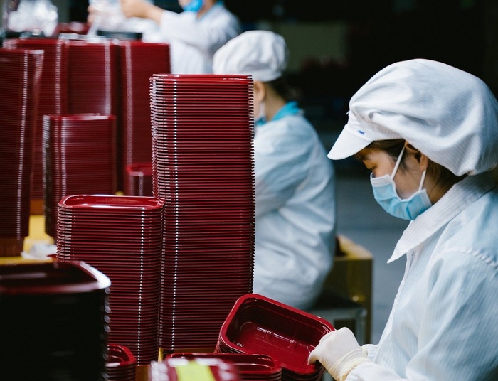 Kontrola szczepień pracowników? Ekspert: Firmy mają prawo chronić swoich klientów