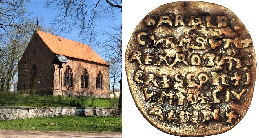 Wiejkowo koło Wolina - miejsce pochówku Haralda Sinozębego, medalion Sinozębego. Fot. Wikimedia Commons