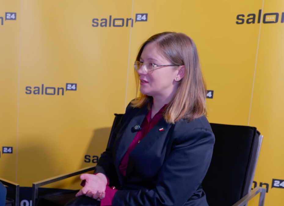 na zdjęciu: posłanka Paulina Matysiak podczas wywiadu z Salon24.pl. fot. Salon24.pl ©