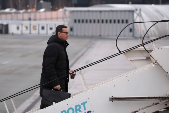 Premier Mateusz Morawiecki leci do Rzymu, fot. PAP/Wojciech Olkuśnik