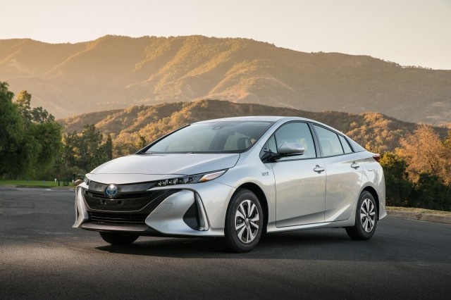 Toyota pracuje nad nową baterią, która zwiększy zasięg aut elektrycznych. Fot. Toyota