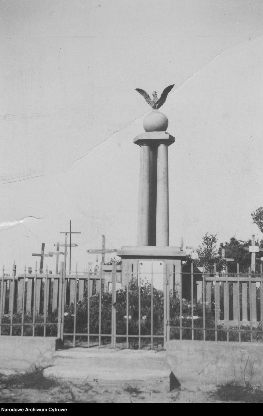Stołpce. Pomnik na grobach polskich policjantów poległych w obronie miasta w 1924 r. Fot. NAC