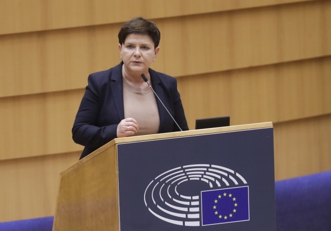 Beata Szydło podczas debaty w PE, fot.  PAP/EPA/OLIVIER HOSLET