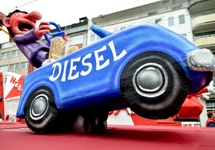 Figura symbolizująca skandal z silnikami Diesla, fot. PAP/EPA/KIRSTEN NEUMANN