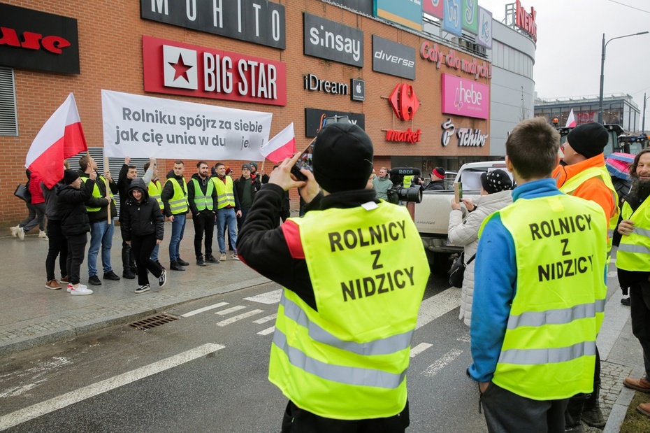Protest rolników w Olsztynie. Fot. PAP/Tomasz Waszczuk