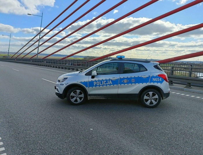 Tajemnicza puszka wstrzymała ruch na moście