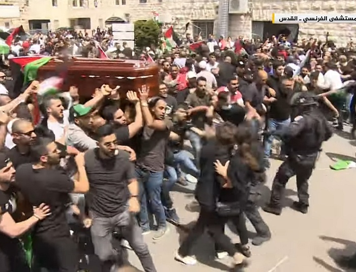 Zamieszki na pogrzebie dziennikarki. Policja bije żałobników, trumna upada na ziemię