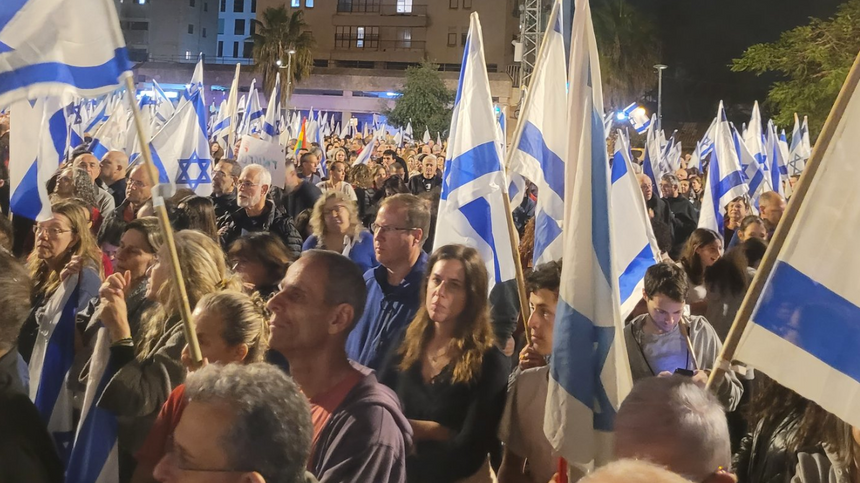 W Izraelu trwają protesty przeciwko zmianom w sądownictwie. (fot. Twitter)