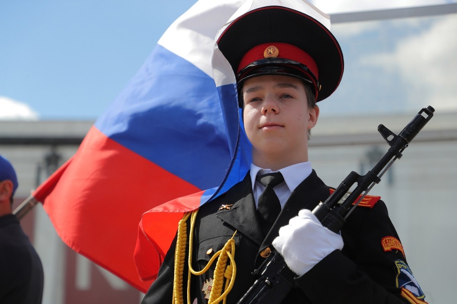 Rosyjski kadet. Moskwa, Rosja. Fot. PAP/EPA/MAXIM SHIPENKOV