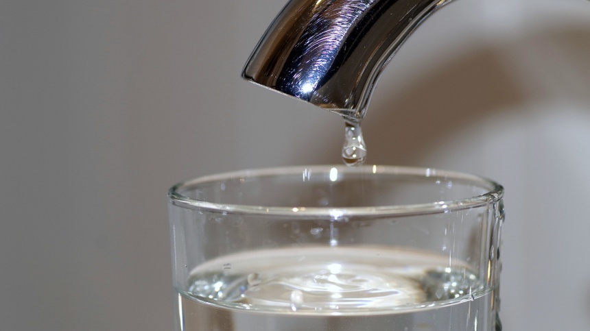 Mieszkańcy Lublińca przez kilka dni mogli pić skażoną wodę. (fot. Pixabay)