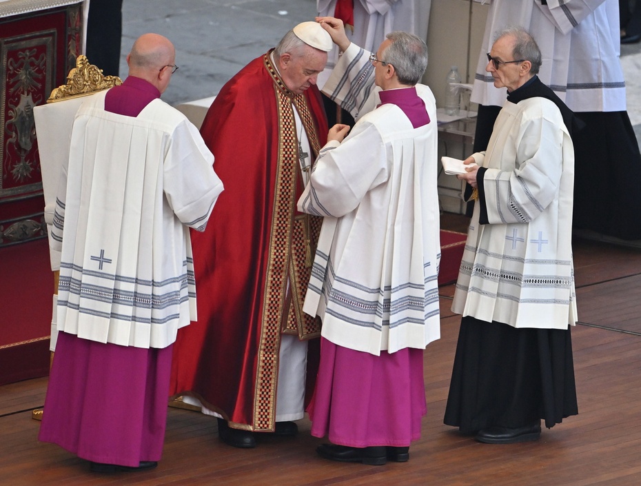 Uroczystości pogrzebowa Benedykta XVI. Źródło: EPA/ETTORE FERRARI