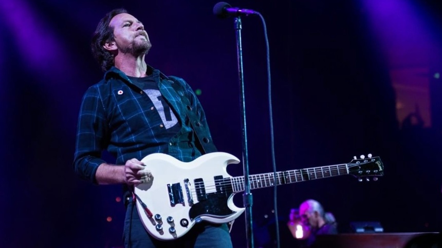 Pearl Jam ze szlachetnym gestem. Zespół zaprosił na czwartkowy koncert, który odbędzie się w krakowskiej Tauron Arenie lokalnych aktywistów w ramach podziękowania za wsparcie niesione Ukrainie. (fot. Instagram/Pearl Jam)