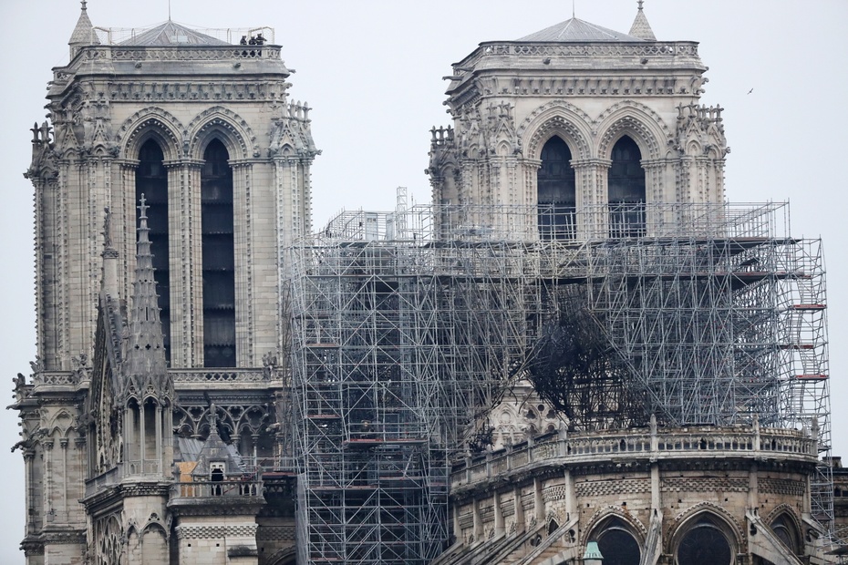 Ocalała struktura Notre Dame. fot. PAP
