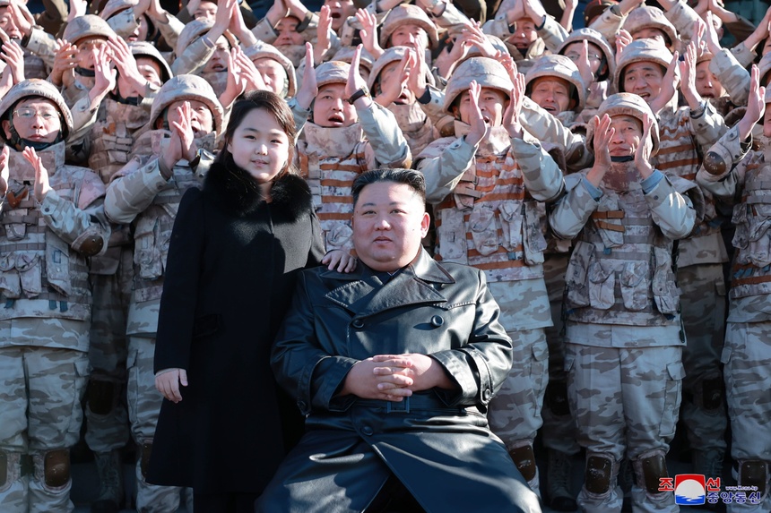 Przywódca Korei Północnej z córką. Źródło: EPA/KCNA EDITORIAL USE ONLY