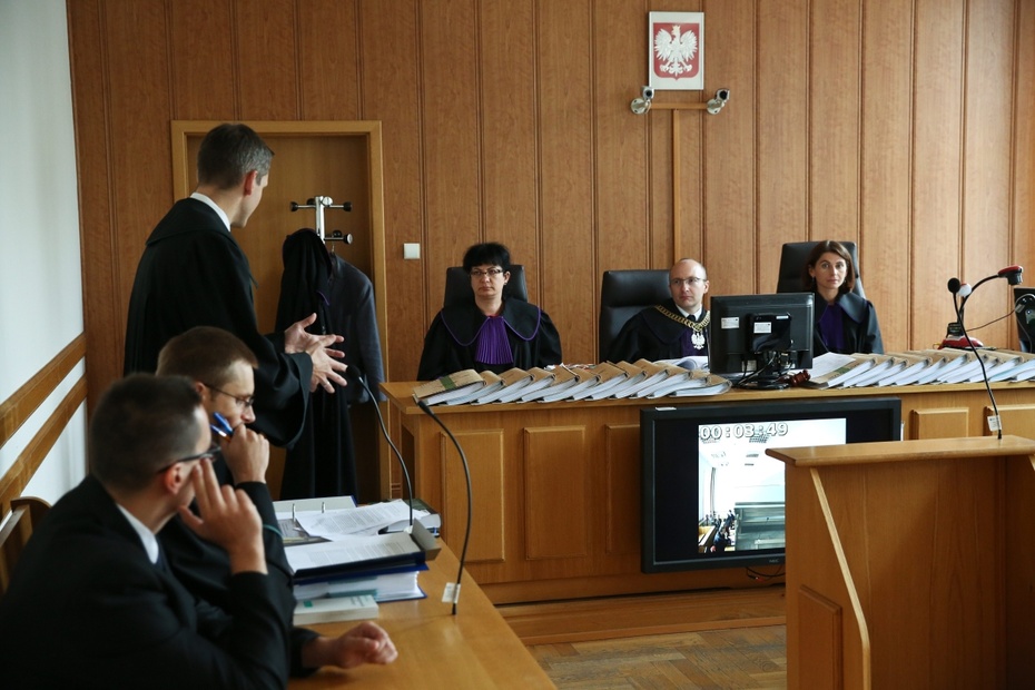 Proces dotyczący pozwu zbiorowego przeciwko firmie Amber Gold. Fot. PAP/Rafał Guz