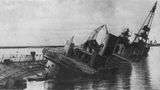 "Gryf" zatopiony na Helu w wyniku walk we wrześniu 1939 roku. Zdjęcie: niemicki album wojenny z 1940 roku.