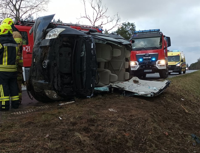Groźny wypadek senatora PO. Strażacy musieli użyć sprzętu hydraulicznego