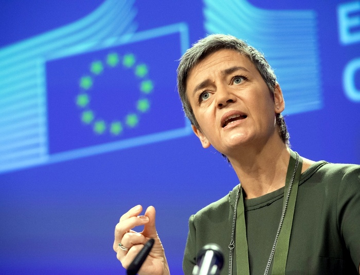 Pisizm atakuje w Brukseli