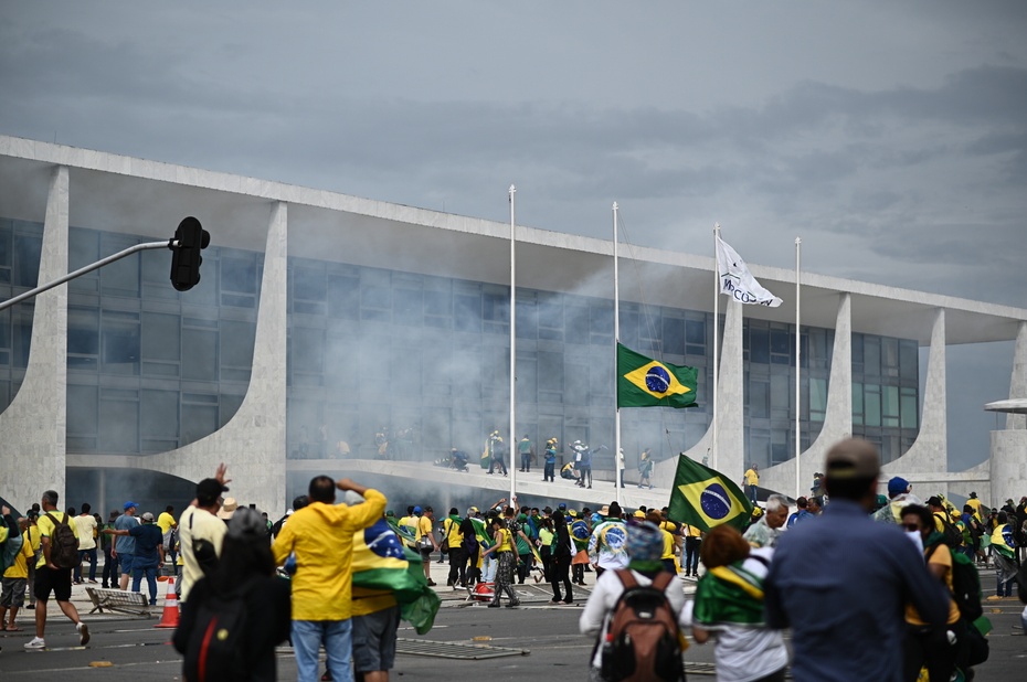 Podczas szturmu na siedzibę głowy państwa Lula był nieobecny, gdyż przebywa w stanie Sao Paulo. PAP/EPA/ANDRE BORGES