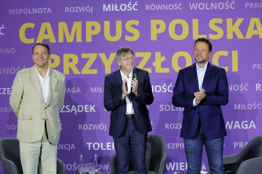 Guy Verhofstadt (C) na Campus Polska Przyszłości. Fot. PAP/Tomasz Waszczuk