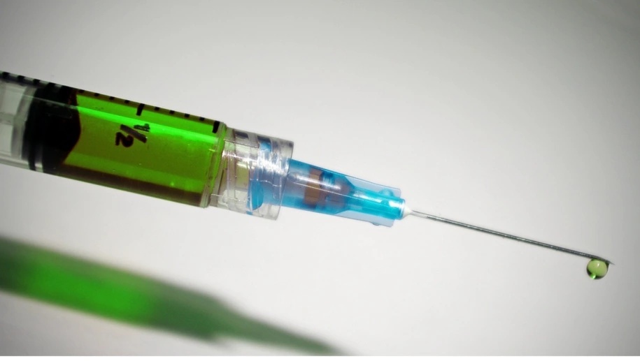 Wyniki pierwszych testów szczepionki na koronawirusa z Oksfordu są bardzo obiecujące.