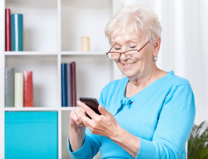 Telefon komórkowy dla seniora. Na co zwrócić uwagę?