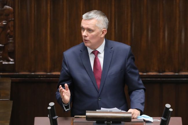 Poseł KO Tomasz Siemoniak przemawia na sali obrad Sejmu w Warszawie. Fot. PAP/Paweł Supernak