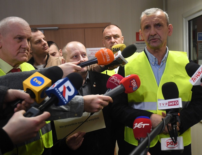 Broniarz i ZNP w żółtych kamizelkach. Domagają się podwyżek dla nauczycieli