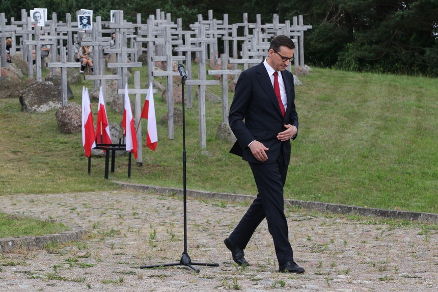 Premier Mateusz Morawiecki przemawiał podczas 77. rocznicy Obławy Augustowskiej. Zapewnił o zwiększaniu bezpieczeństwa kraju. (fot. PAP)