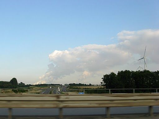 Fot. 2: "Fabryka chmur".