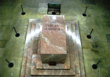 Cenotaf, centralne miejsce Pomnika Voortrekkera, napis "My dla Ciebie, Afryko Południowa", zdjęcie własne